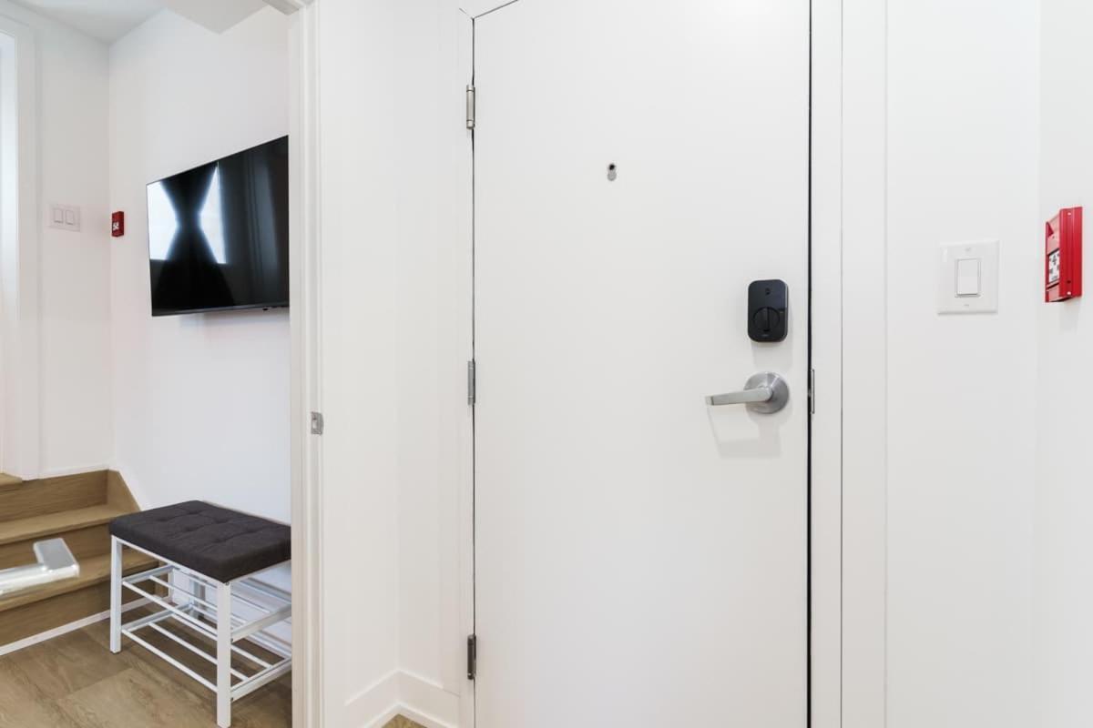 Modern 3 Min To Transit Downtown Hotel
