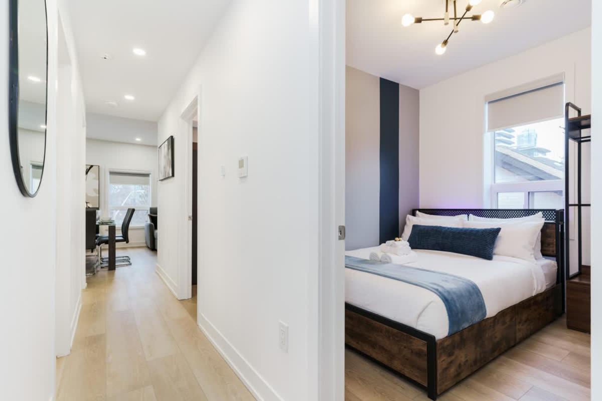 Modern 3 Min To Transit Downtown * Toronto